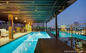 Golden Lotus Luxury Hotel